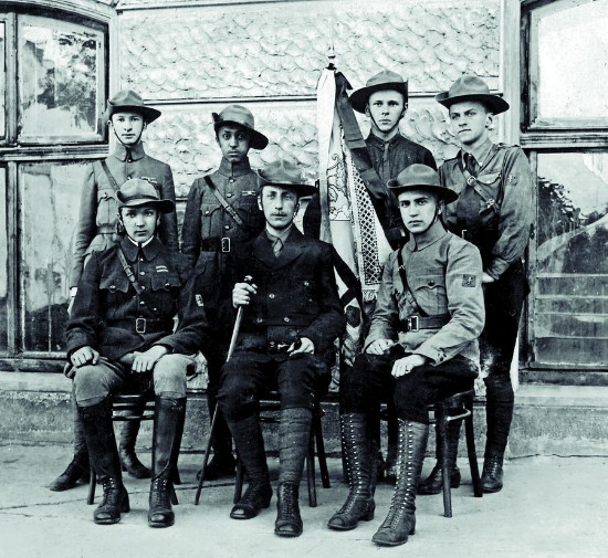 Image - Oleksander Tysovsky with the first Plast troup in Lviv (1912).